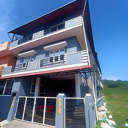 Cloudy Adobe Villa Madikeri Exterior photo