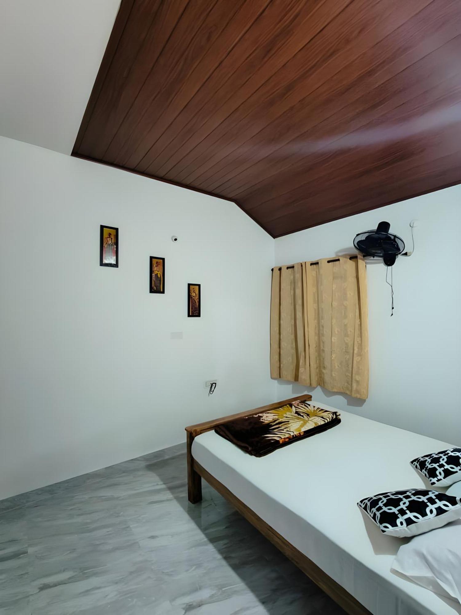 Cloudy Adobe Villa Madikeri Exterior photo